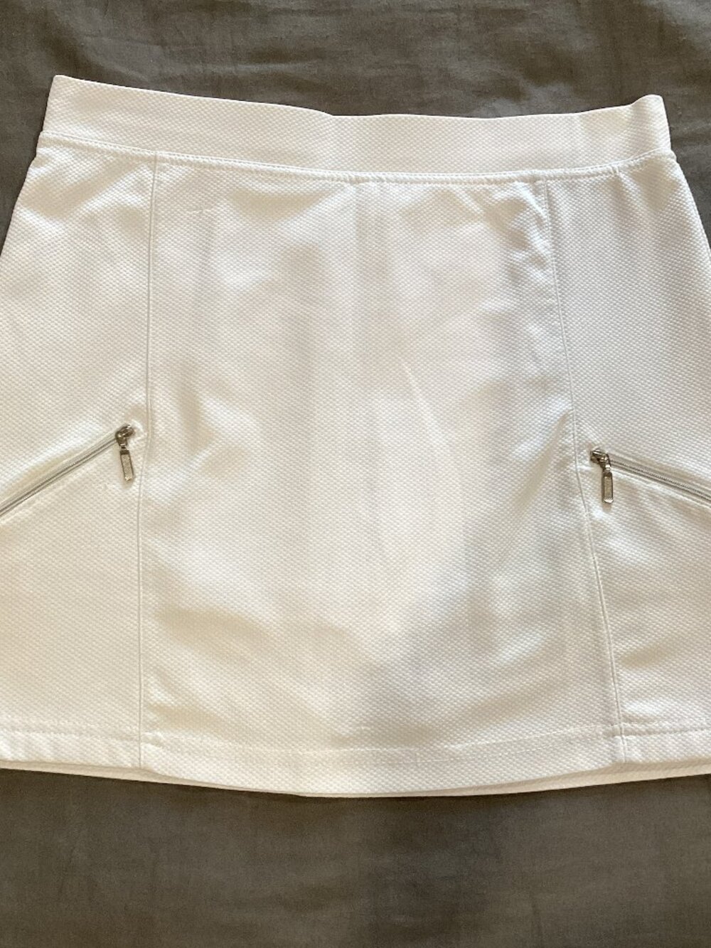 Emerald 18 White Textured Golf Skort - Medium